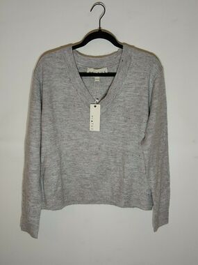 Hiatus Women's Gray V Neck Sweater XL NEW